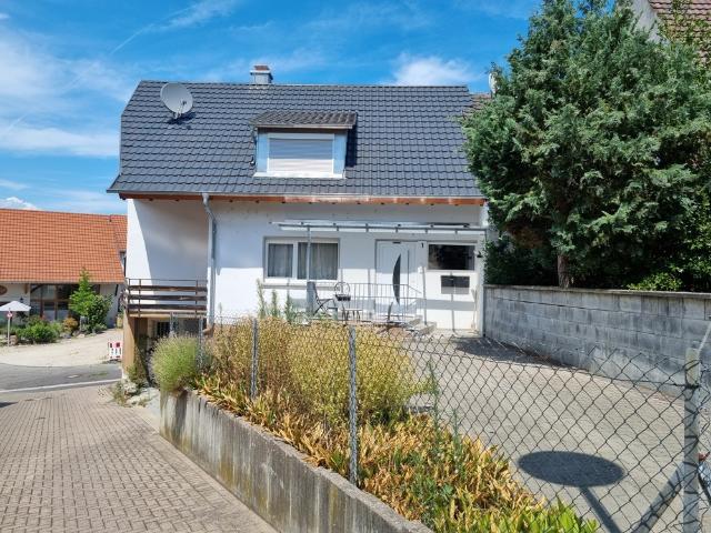Attraktive 2 Zimmer Wohnung mit Einbauküche