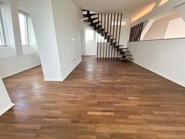 Hier bleiben keine Wünsche offen Exklusive Maisonette mit 44m² Terrasse nahe Naschmarkt zu mieten!