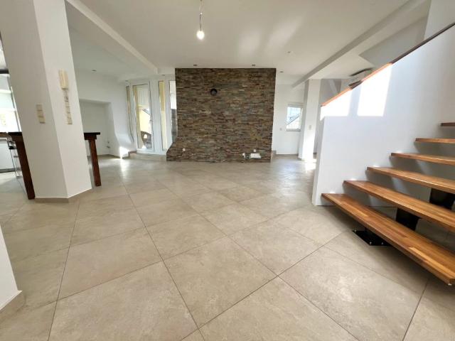 Hier bleiben keine Wünsche offen Exklusive Maisonette mit 44m² Terrasse nahe Naschmarkt zu mieten!