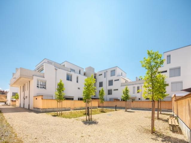 Im Erdgeschoss mit zwei Gartensitzpläten