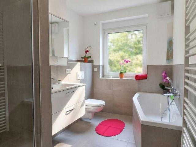 Hier fehlt es an nichts – helle und moderne 2 Zi. Whg. mit Einbauküche
