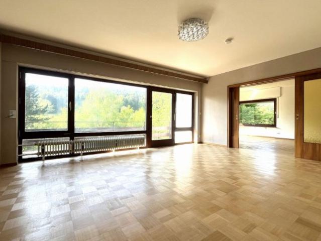 Hier haben Sie Ihre Ruhe! 4 Zimmer Wohnung mit Balkon und Terrasse