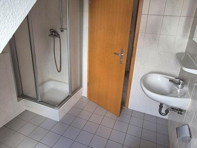 Hier ist Ihre/Deine erste kleine Wohnung im Dachgeschoss