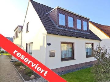 ! Hier können alle mit großzügiges Zweifamilienhaus auf großem Grundstück in beliebter Lage !