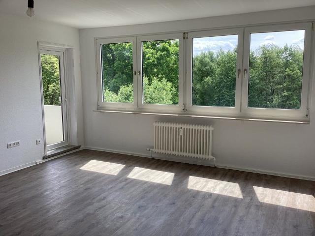 Hier lässt es sich aushalten: günstige 3 Zimmer Wohnung in einer grünen Wohnanlage