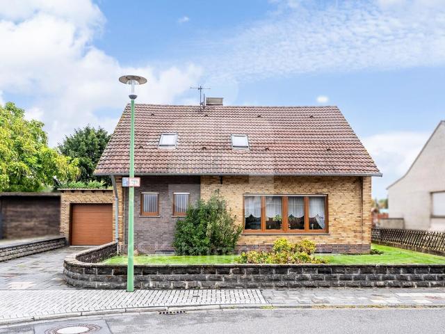 Hier steckt viel Potenzial drin! Schönes Einfamilienhaus an direkter Feldrandlage von Tollhausen