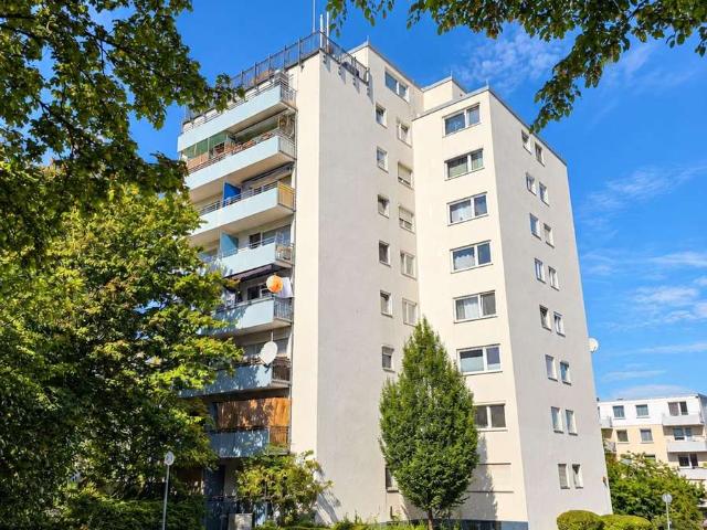 Hier sind Sie weit oben! Freundliche Zweizimmerwohnung mit herrlichem Fernblick in Frankfurt Oberrad