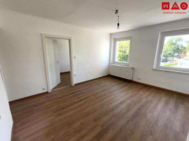 Hier wartet Ihr neues Zuhause in Steyr Münichholz: großzügige 3 Zimmerwohnung mit heller Essküche, gemütlichen Wohnräumen, Badewanne und perfekter Infrastruktur – jetzt einziehen und wohlfühlen!
