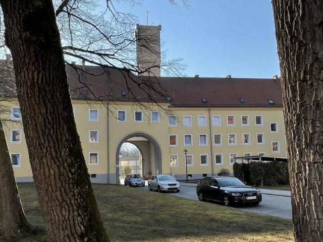 Hier wartet Ihr neues Zuhause in Steyr Münichholz: großzügige 3 Zimmerwohnung mit heller Essküche, gemütlichen Wohnräumen, Badewanne und perfekter Infrastruktur – jetzt einziehen und wohlfühlen!