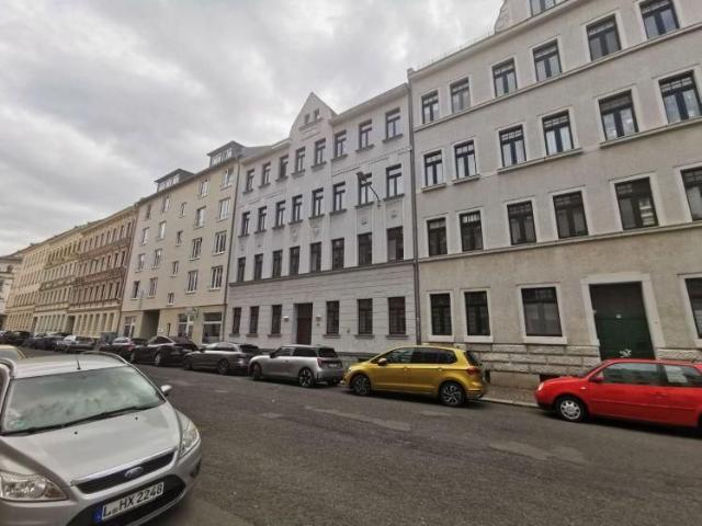 Hier wird frisch saniert! Schicke 2 Raumwohnung mit Balkon und großen Räumen!