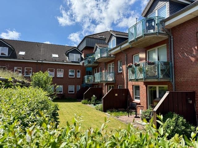 Top renovierte Eigentumswohnung in Husum – neue Einbauküche & modernes Bad