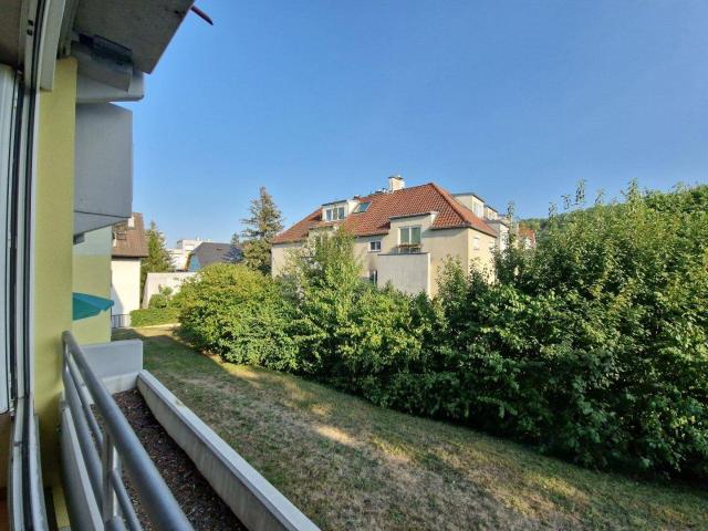 Hier wollen Sie bleiben: 2 Zimmer mit verglastem Südbalkon in Ruhelage!