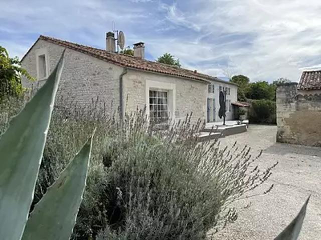 Hiersac 16290 Achat / Vente maison 6 pièces t6 au dernier étage terrasse