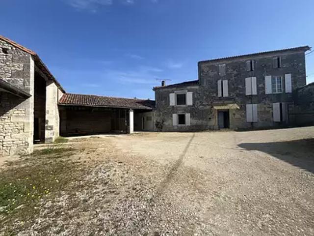 Hiersac 16290 Achat / Vente maison 7 pièces t7