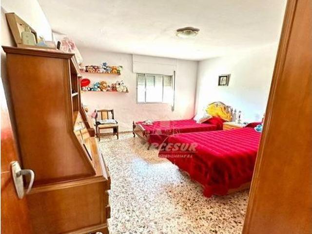 HIGUERON Parcela de 765m² con casa de unos 140m² y por separado nave trastero de unos 100m²