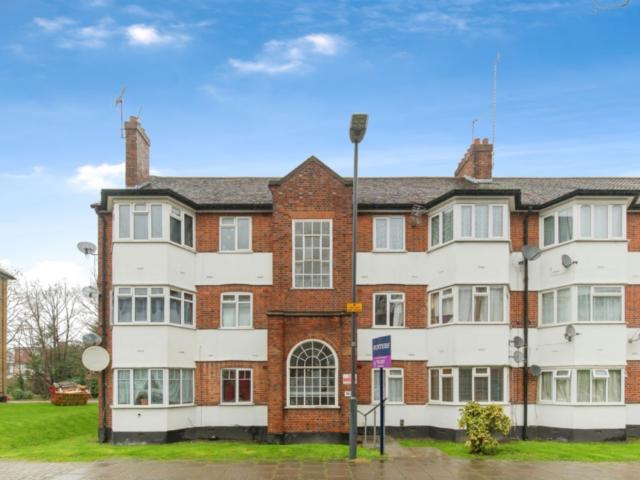 High Mead, HARROW, HA1 2 bed apartment to rent £1,900 pcm £438 pw