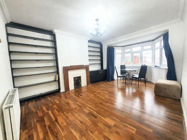 High Mead, Harrow, HA1 2 bed flat to rent £1,850 pcm £427 pw