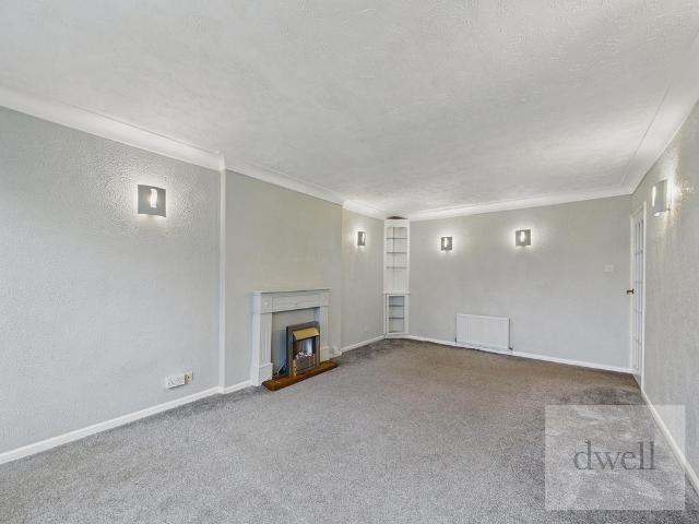 High Moor Court, Moortown, Leeds, LS17 2 bed flat to rent £825 pcm £190 pw