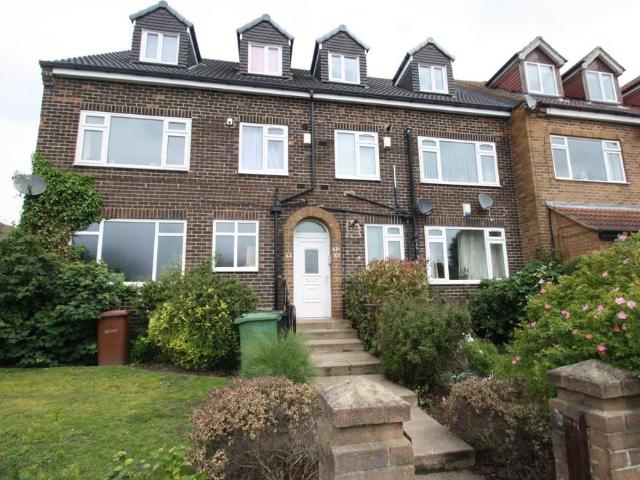 High Moor Crescent, Leeds, West. 2 bed flat to rent £995 pcm £230 pw