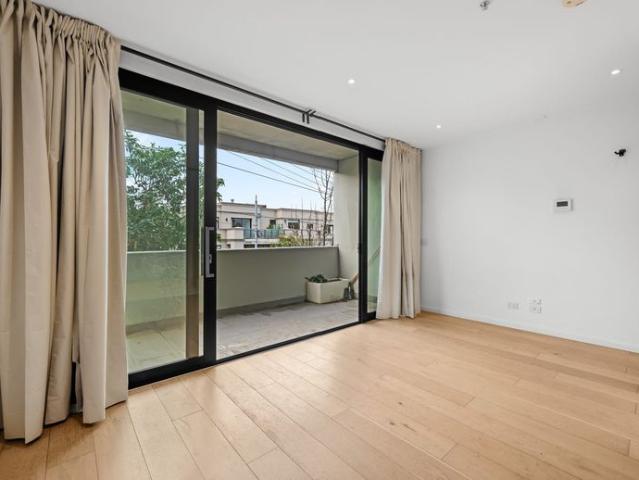 High on Malvern Hill – Stylish One Bedroom Living