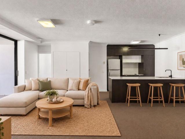 High Above Chermside with Space to Entertain