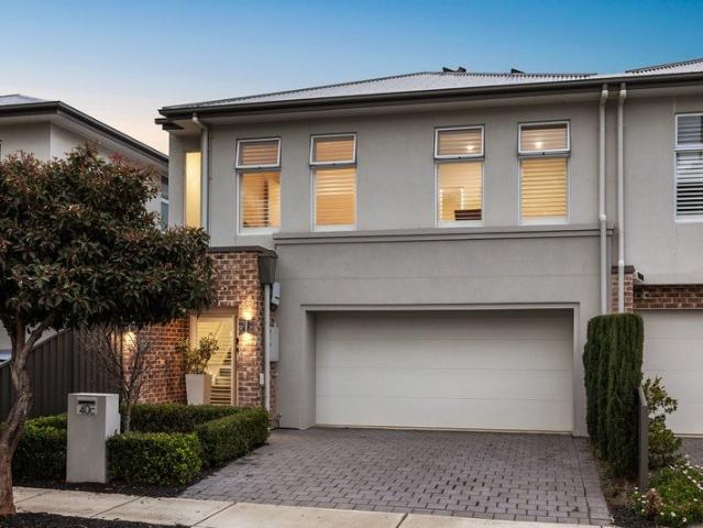 High Calibre Designer Living with Lifestyle in Every Direction