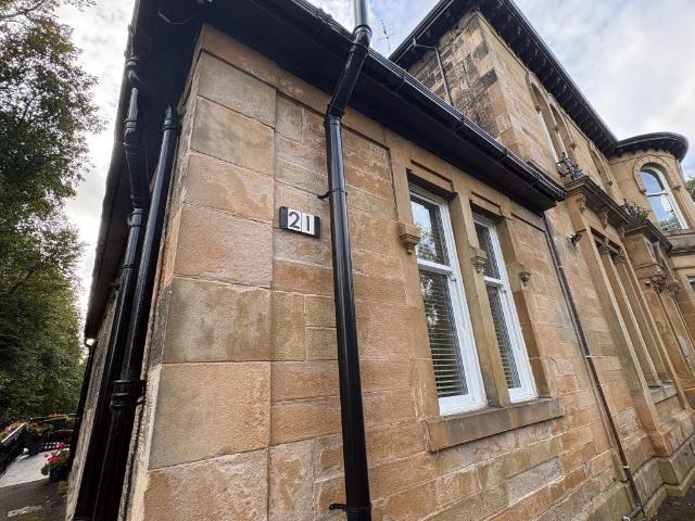 High Calside, Renfrewshire PA2 3 bed flat to rent £1,325 pcm £306 pw