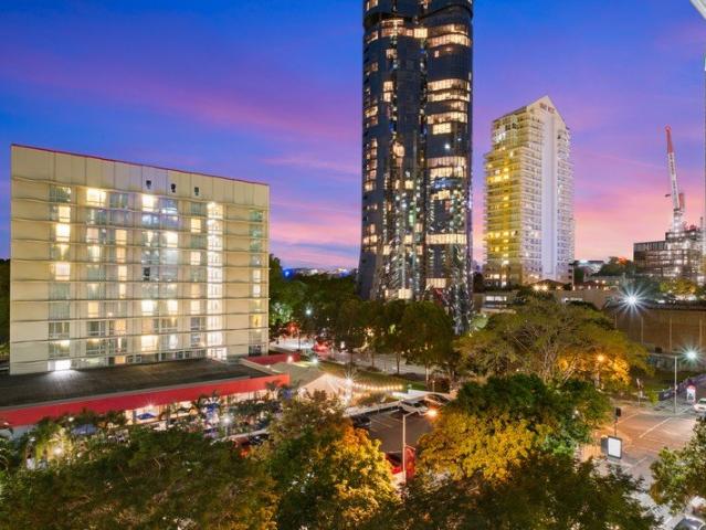 High Ceilings, Leafy Outlook, Unbeatable CBD Location Ideal For Owner Occupiers!
