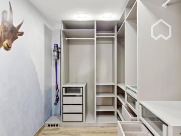 High class Studio in the Greens of the City, Frankfurt Amsterdam Apartments for Rent
