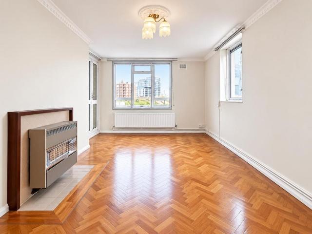 High Cross Road, London 2 bed flat to rent £1,650 pcm £381 pw