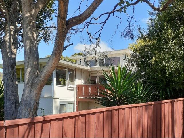 HIGH DENSITY DEVELOPMENT OPPORTUNITY GRZ4, 760m2 approx. CORNER ALLOTMENT, BAYSWATER ACTIVITY ZONE