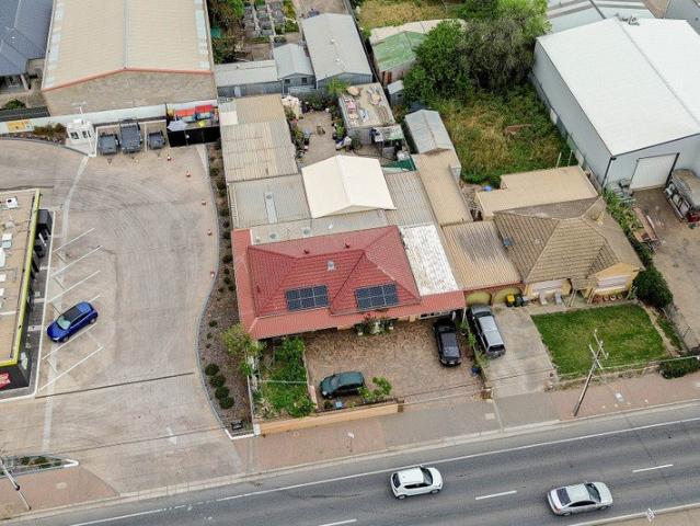 HIGH EXPOSURE A PROPERTY WITH POSSIBILITIES