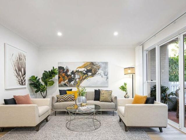 HIGH END TOWNHOUSE, SENSATIONAL LOCATION
