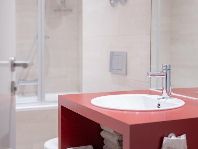 High end apartment in heritage building close to city center Düsseldorf incl. cleaning, Dusseldorf Amsterdam Apartments for Rent