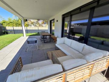 * * HIGH END ARCHITEKTEN TRAUM. WOHNEN WIE IM EIGENEN HAUS mit 211 m² RUNDUM EIGENGARTEN mit TERRASSE * *