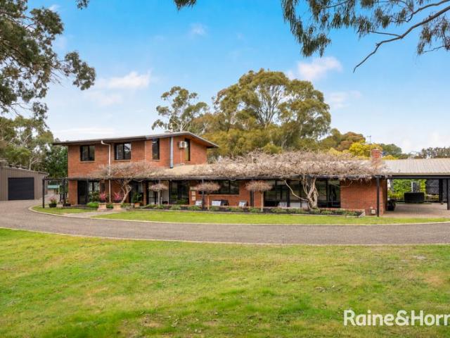 High End Country Living on 1 Acre Approx