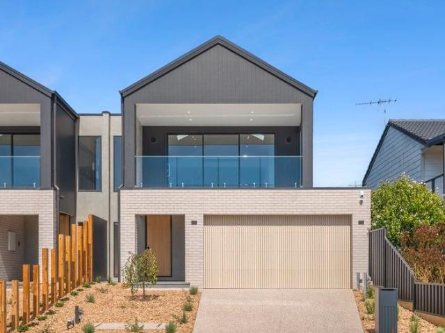 High End Design Meets Iconic Bay Vistas