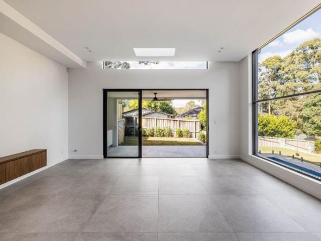 High end family home & contemporary poolside entertainer