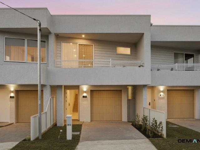 High end. High ceilings. This is 32b Franklin, and it gives you all the good feelings