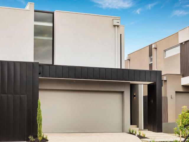High End Living in Top Location!
