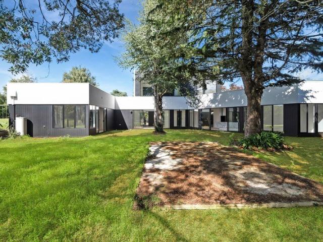 High End On High! New Lifestyle Property Ready to Go.