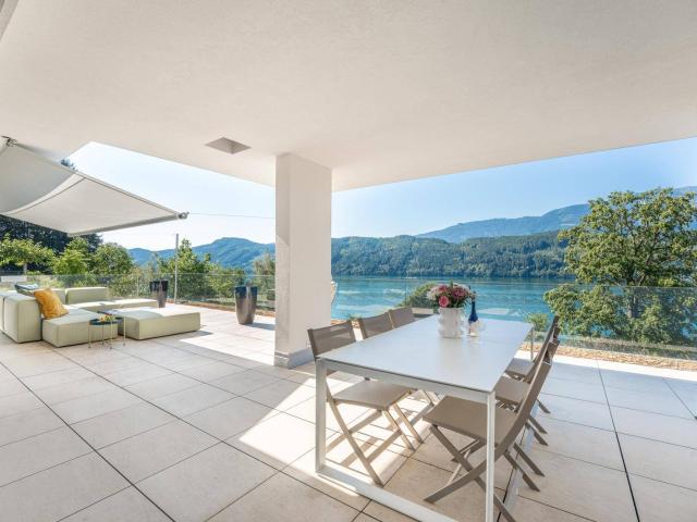 High End Seeblick Penthouse mit privatem Seezugang und Design Interieur