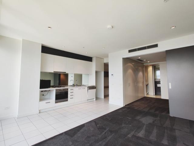 High End Southbank Living in the Freshwater Place Apartment!