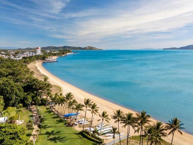 HIGH FLOOR OCEAN AND MARINA VIEWS STANTON Three Bedroom CORNER APARTMENT Absolute Luxury Unsurpassed breezes
