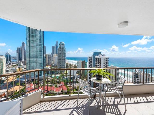 High Floor, Ocean views, Renovated North facing in Surfers Century