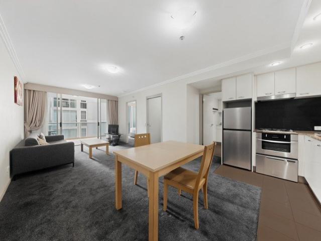 High Floor Apartment with River Glimpses & Enclosed Study