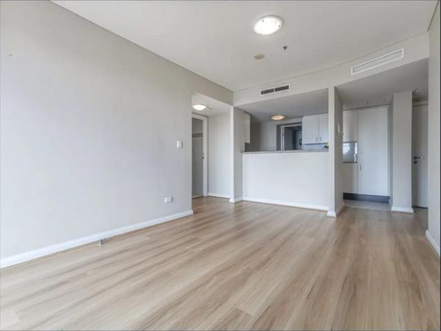 High Floor City Living — Pool, Gym, Sauna & Tennis Court