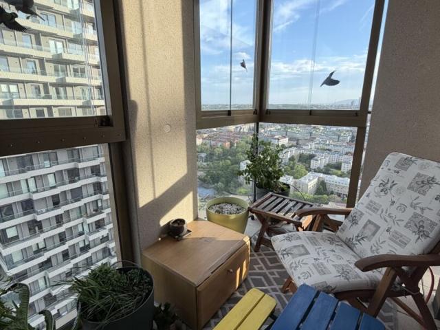 High Floor Living im Helio Tower Stilvolle 3 Zimmer Wohnung mit Panorama Fernblick!