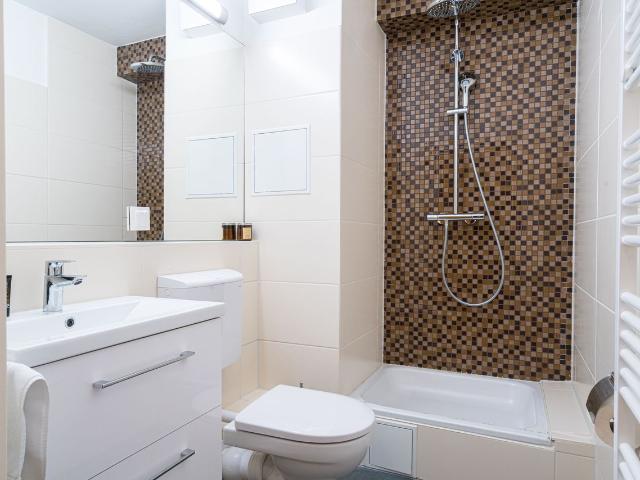 High Floor Studio on Landstraßer Hauptstraße – Rain Shower & Lift, Vienna Amsterdam Apartments for Rent