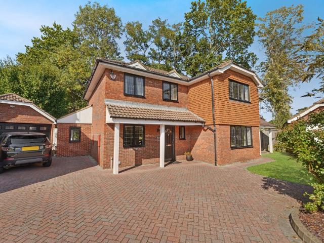 High Grove BR1, 4 bed detached house to rent, £4,250 pcm | PrimeLocation